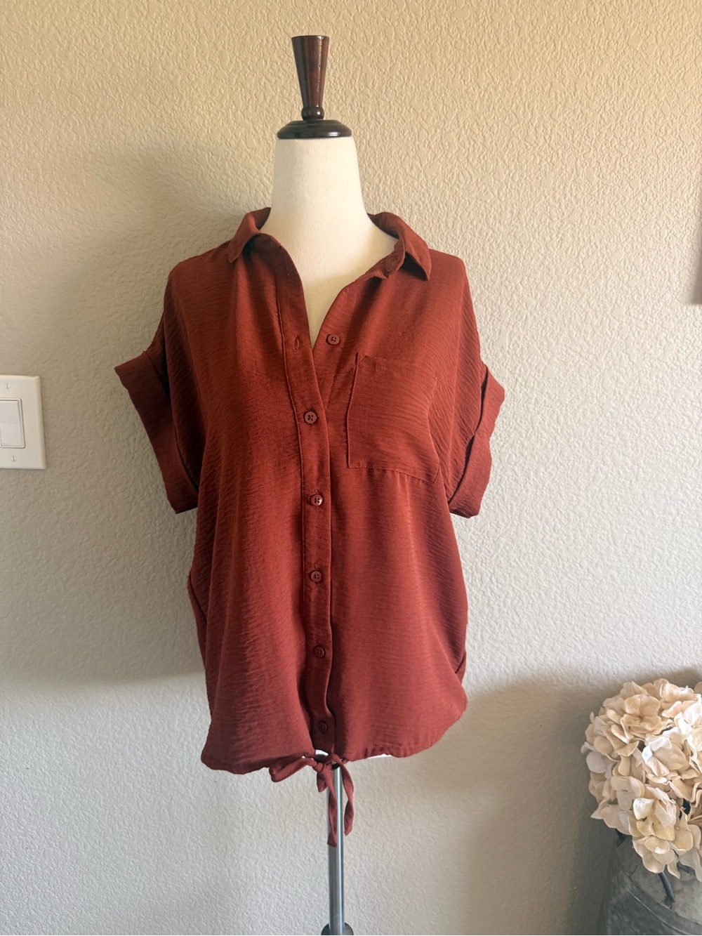 Como Vintage Rust Button-Down Tie Hem Shirt